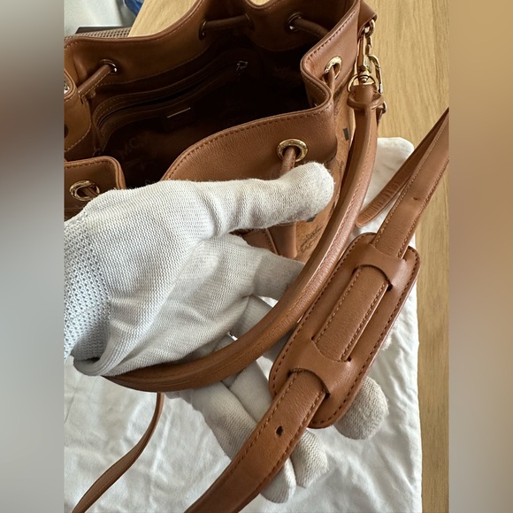 MCM cognac bucket bag with dustbag - Picture 15 of 15